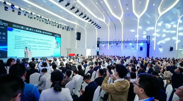 多米官网平台荣膺机器人双料大奖：人形机器人产业链优质企业 & 中国机器人行业年度卓越供应商奖